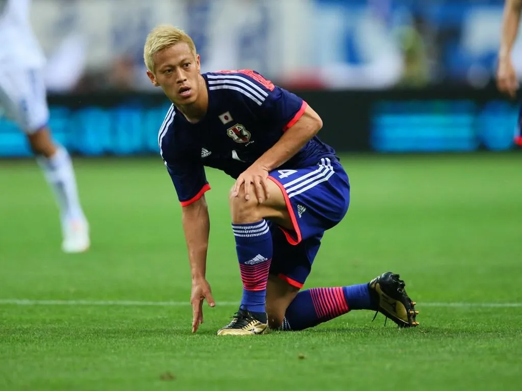 Vai Trò Kiến Tạo Lối Chơi Lùi Sâu Của Keisuke Honda Đòi Hỏi Điều Gì?