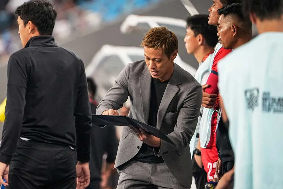 keisuke honda và vợ 02