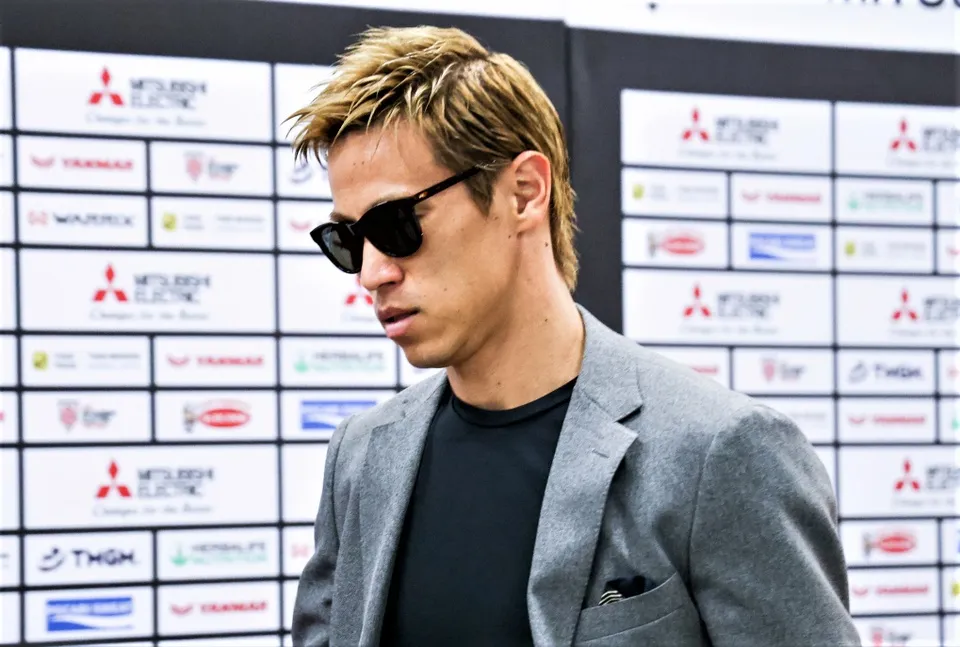 Keisuke honda lái xe gì? 02